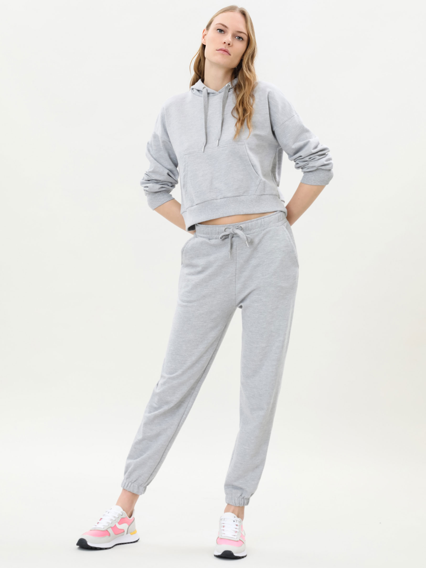 Pantalón de chándal - Pantalones Jogger - PANTALONES - TODA LA COLECCIÓN -  MUJER - | Lefties ESPAÑA