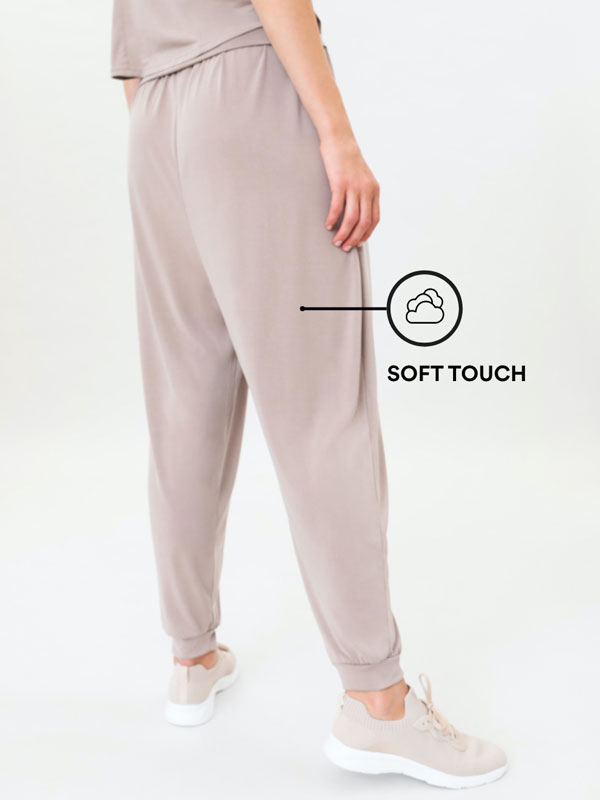 Loose-fitting sports trousers