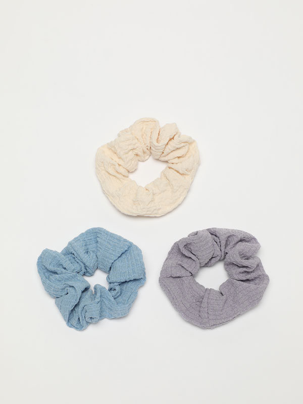 3-Pack of textured scrunchies