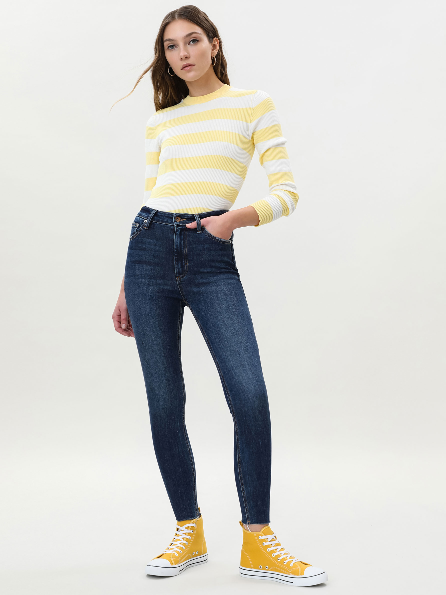 Jeans de tiro alto - Jeans skinny - JEANS - TODA LA COLECCIÓN - MUJER - |  Lefties ESPAÑA