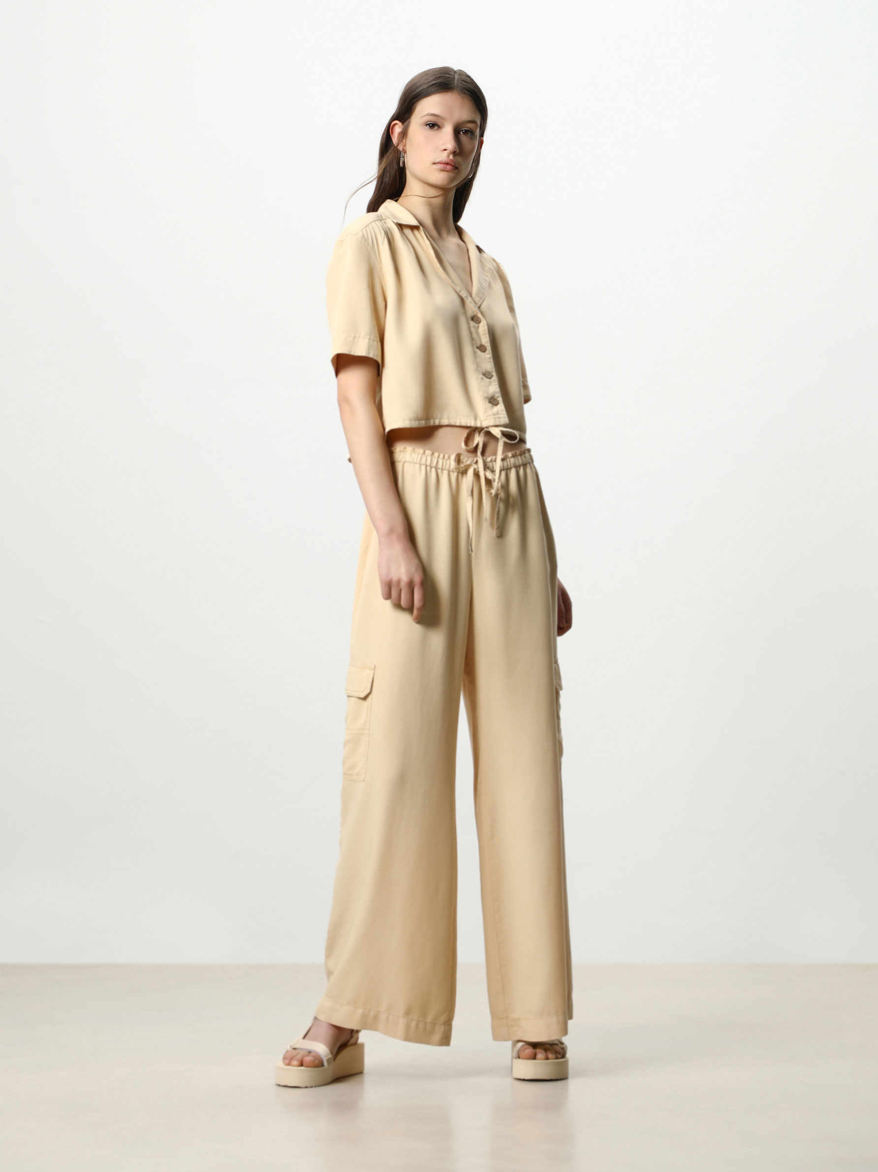 Palazzo vaquero ligero - PANTALONES - TODA LA COLECCIÓN - MUJER - | Lefties  ESPAÑA