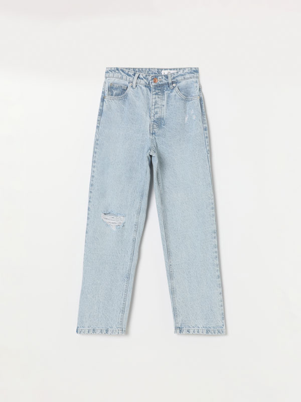 2016: Con pantalón cuero | Así ha evolucionado el estilo de la reina  Letizia, look a look 