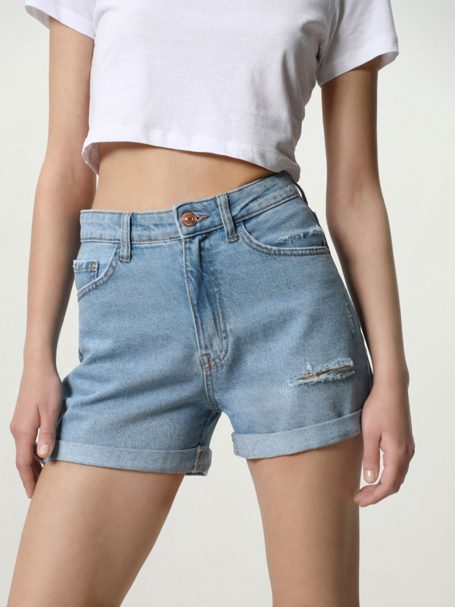 Short vaquero mom - Shorts - JEANS - TODA LA COLECCIÓN - MUJER - | Lefties  ESPAÑA