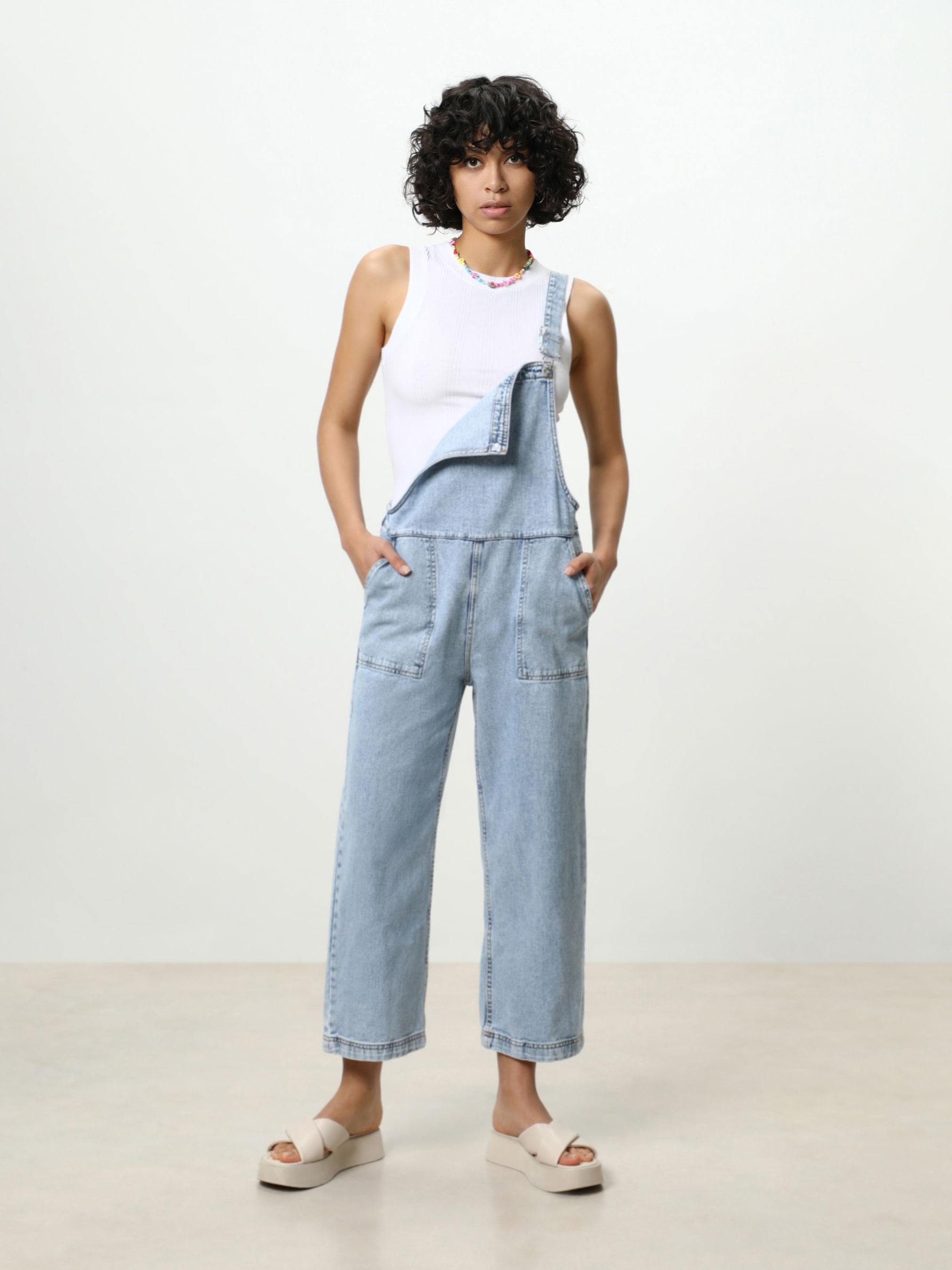 Peto vaquero con bolsillos - NOVEDADES - MUJER - | Lefties Mexico