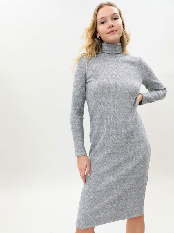 con que zapatos combinar un vestido azul marino