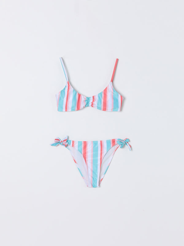 Bañadores y bikinis de mujer | Lefties Nueva Colección