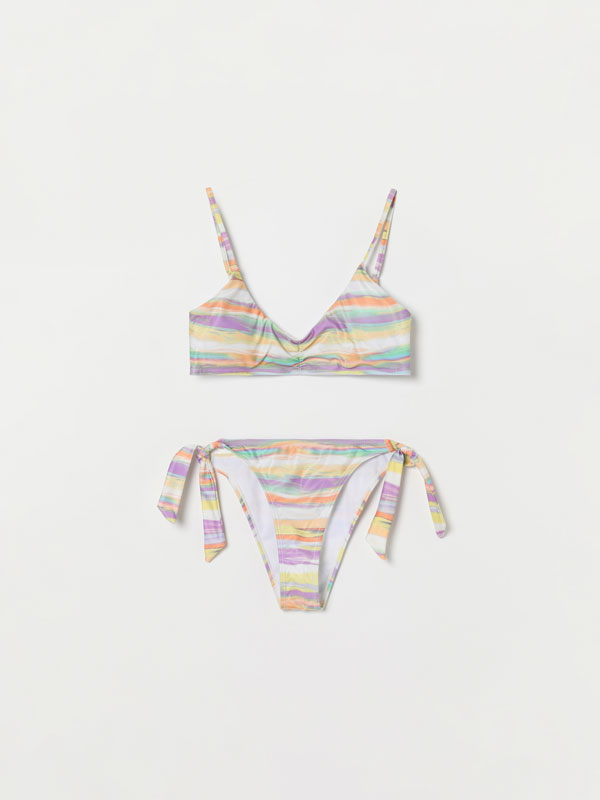 Bañadores y bikinis de mujer | Lefties Nueva Colección