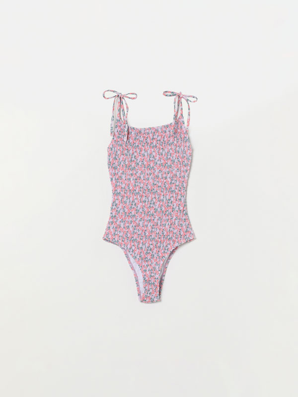 Bañadores y bikinis de mujer | Lefties Nueva Colección