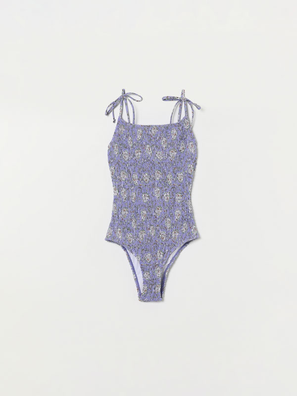 Bañadores y bikinis de mujer | Lefties Nueva Colección