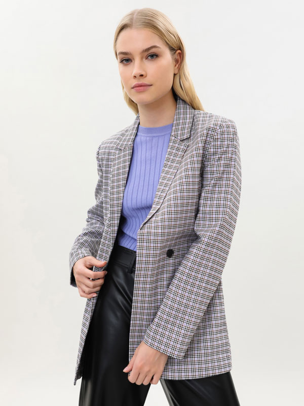 Blazer básica con doble botonadura - BLAZERS - TODA LA COLECCIÓN - MUJER -  | Lefties ESPAÑA
