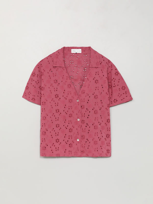 Short-sleeve shirt with embroidery