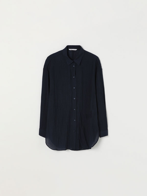 Shirt with knot detail at the back