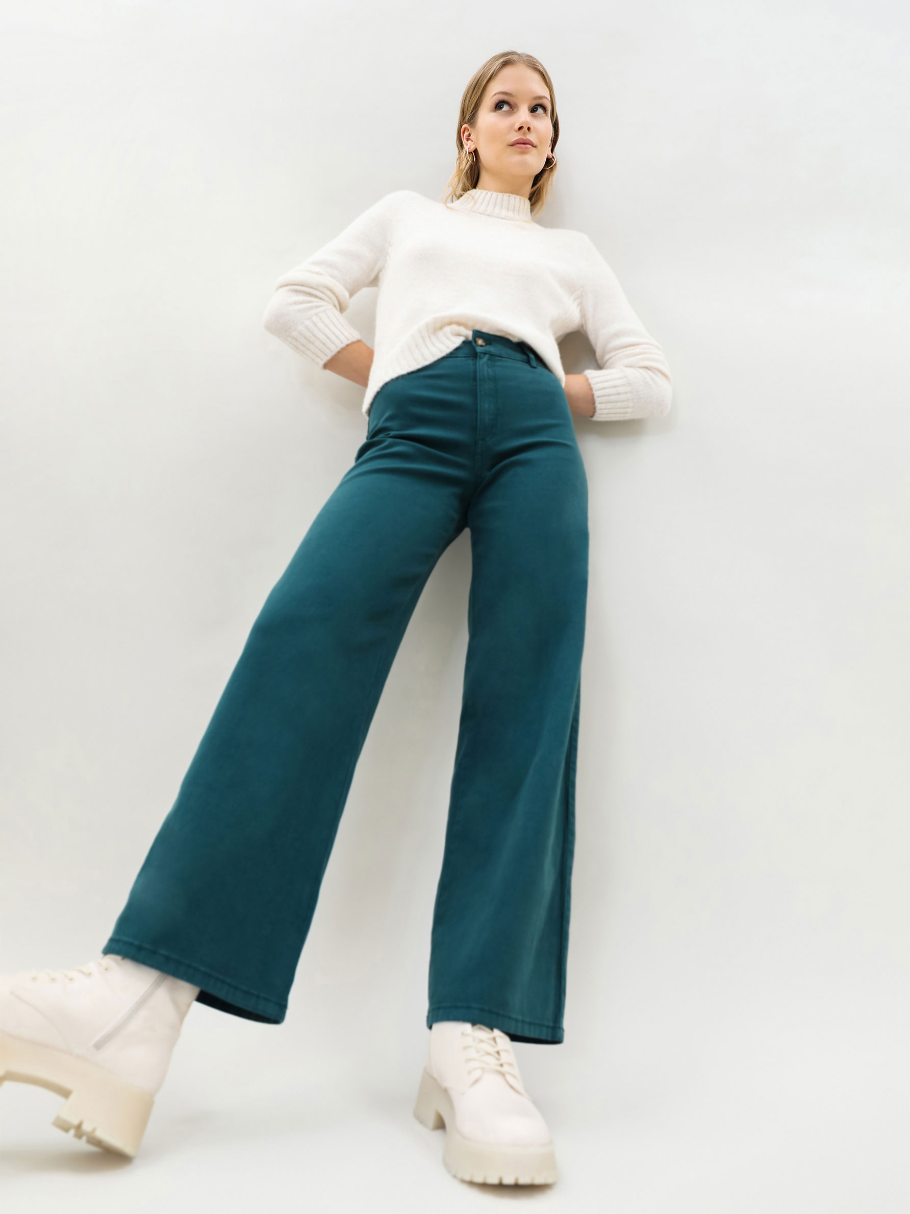 Wide-leg trousers - Bell Bottom Trousers - TROUSERS - THE ENTIRE COLLECTION  - WOMAN - | Lefties Oman