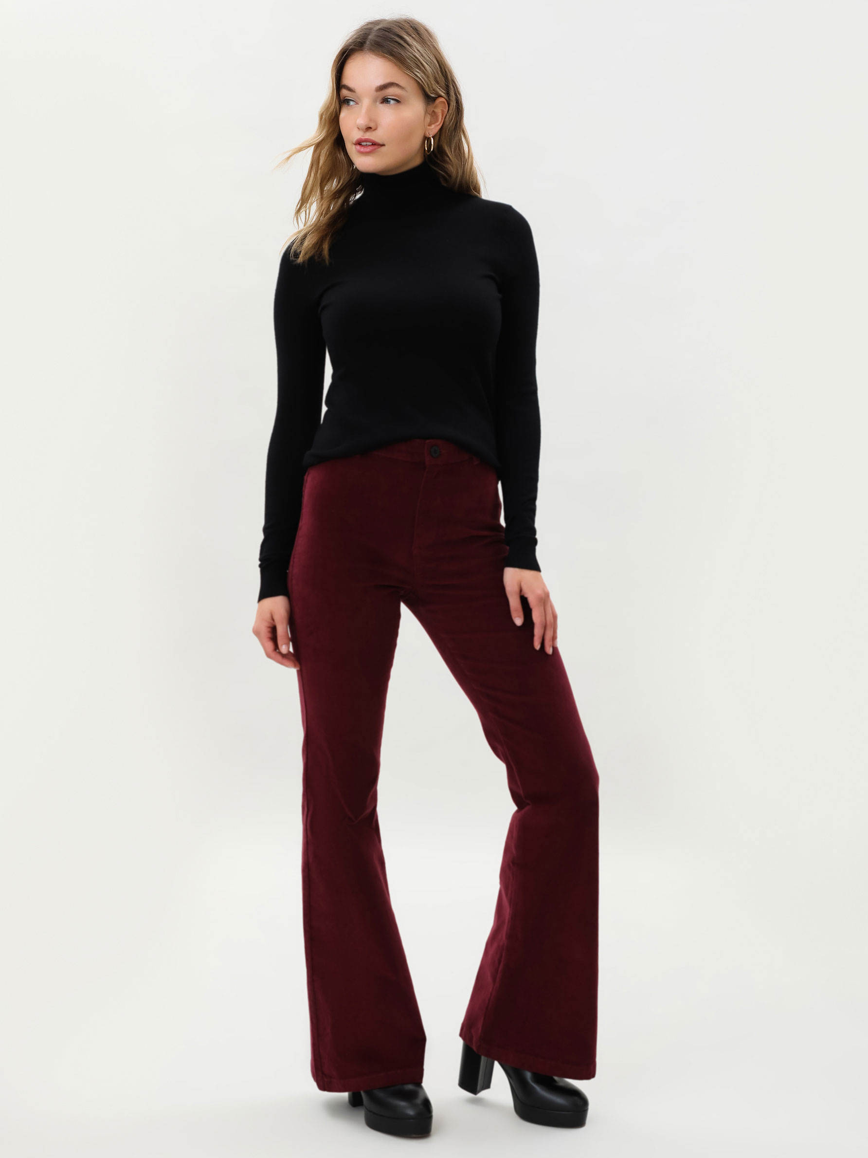 Pantalón flare de pana - Pantalones Campana - PANTALONES - TODA LA  COLECCIÓN - MUJER - | Lefties ESPAÑA