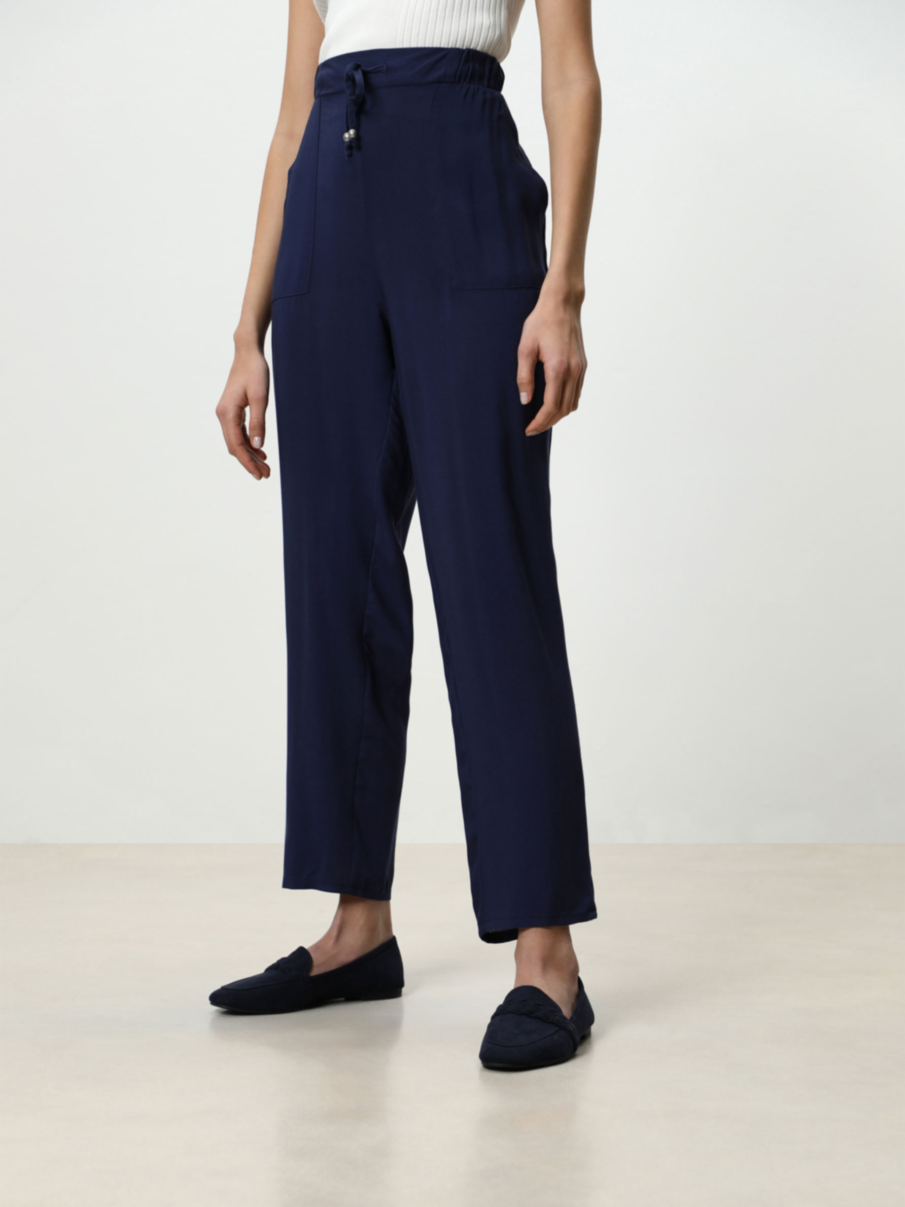 Pantalón fluido con lazada - PANTALONES - TODA LA COLECCIÓN - MUJER - |  Lefties ESPAÑA