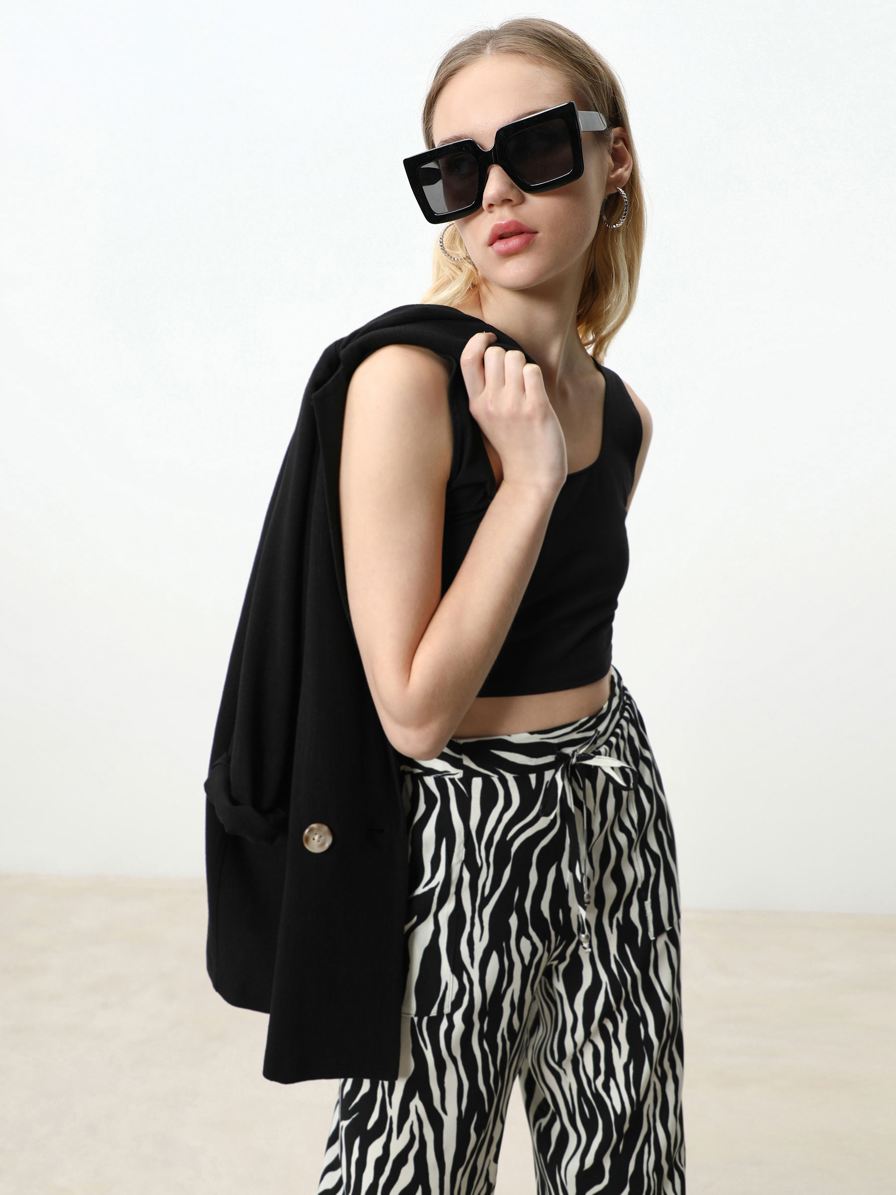 Flowing printed trousers with ties 