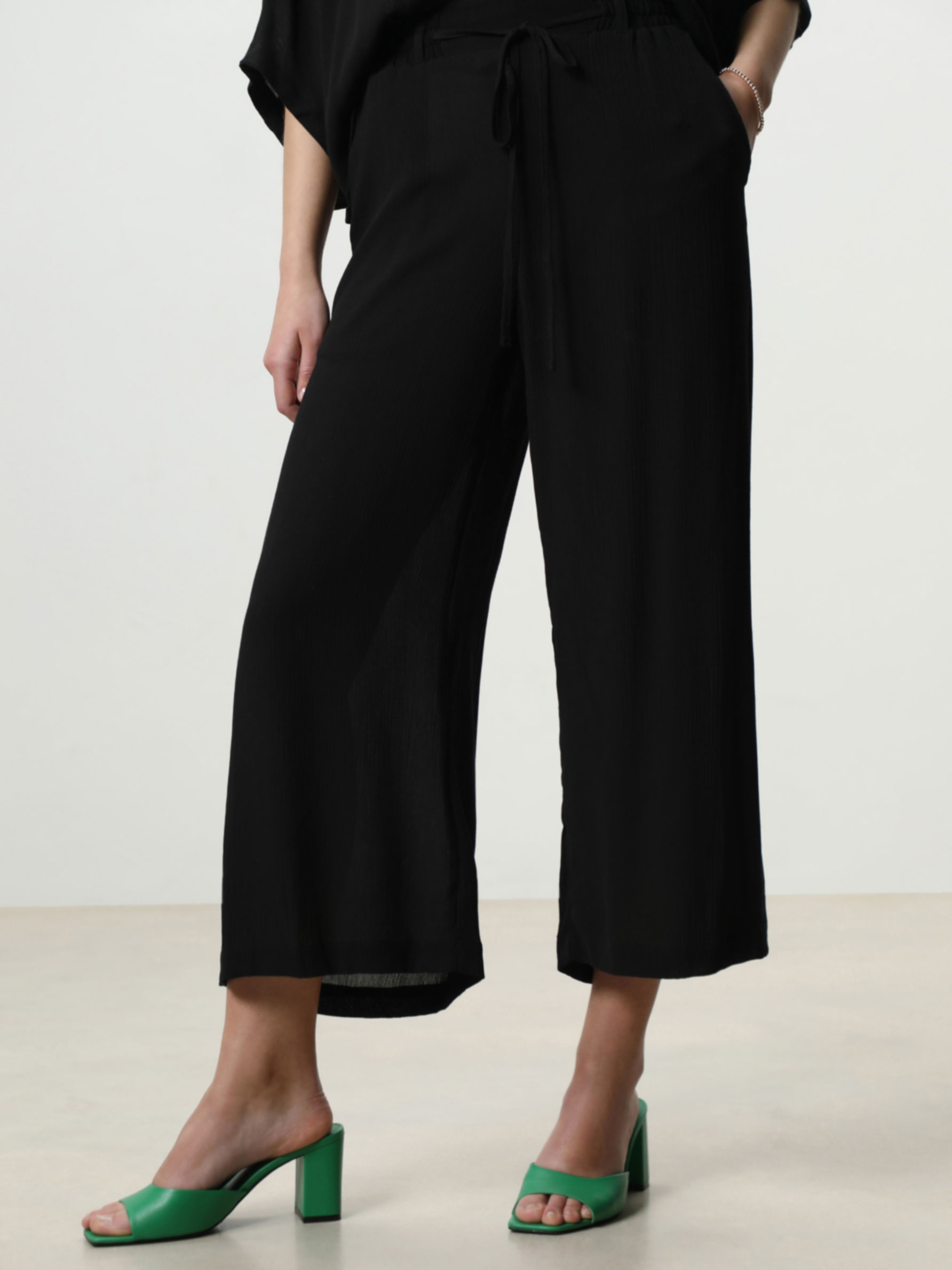 Culotte básico - Pantalones Vestir - PANTALONES - TODA LA COLECCIÓN - MUJER  - | Lefties ESPAÑA
