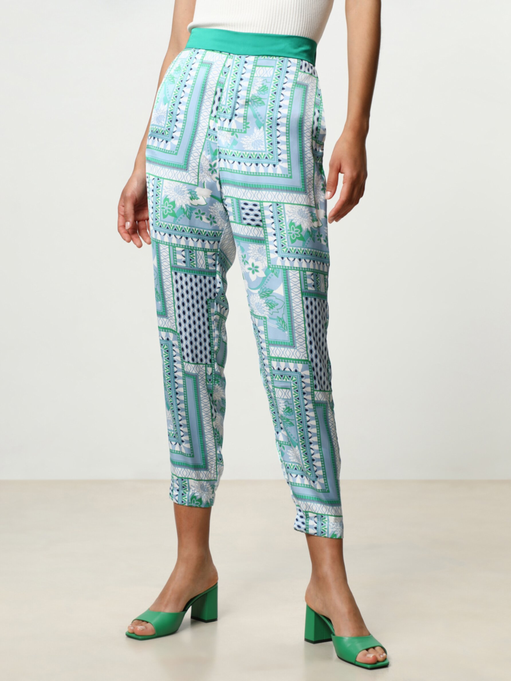 Pantalón fluido satinado - PANTALONES - TODA LA COLECCIÓN - MUJER - |  Lefties ESPAÑA