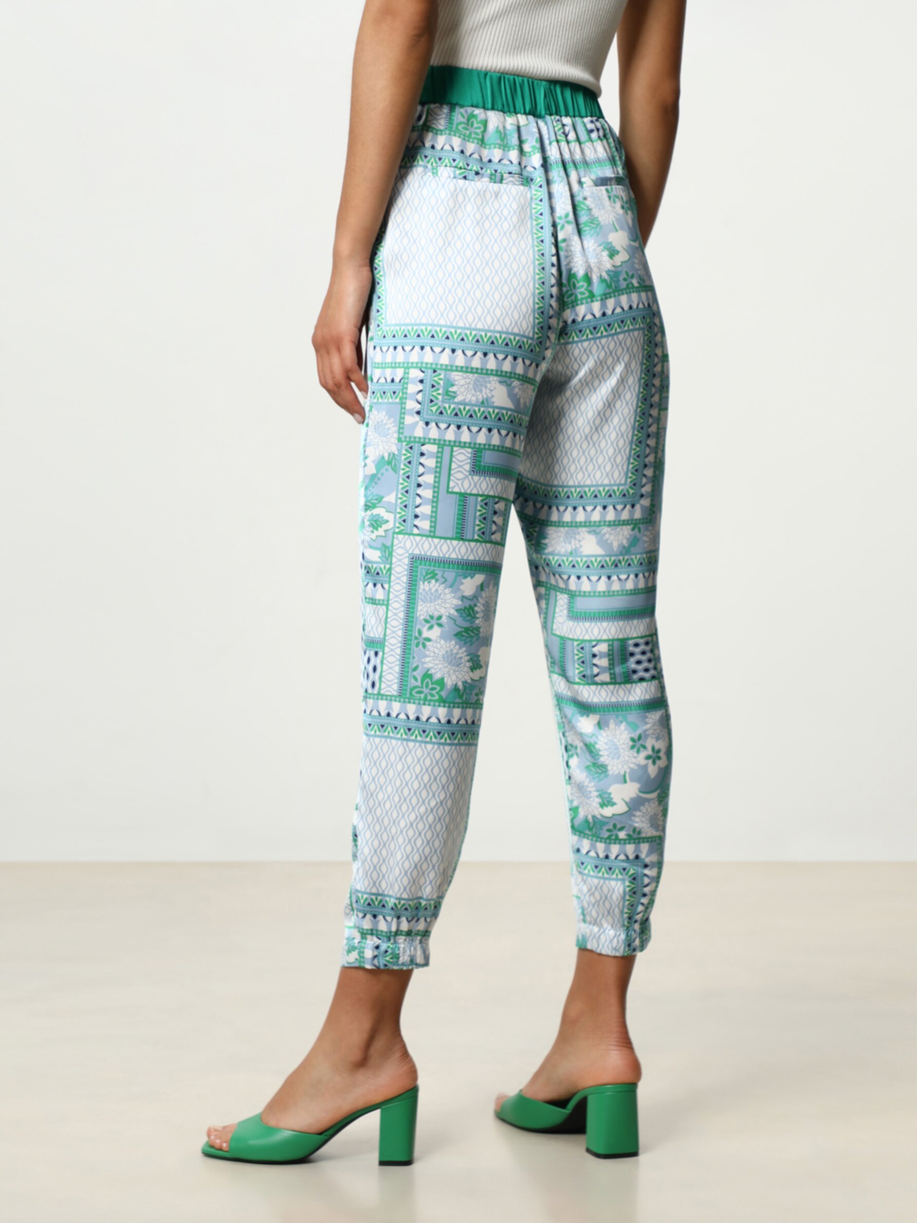 Pantalón fluido satinado - PANTALONES - TODA LA COLECCIÓN - MUJER - |  Lefties ESPAÑA