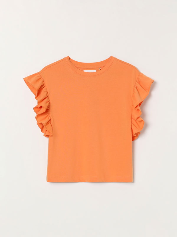 T-shirt with ruffled sleeves