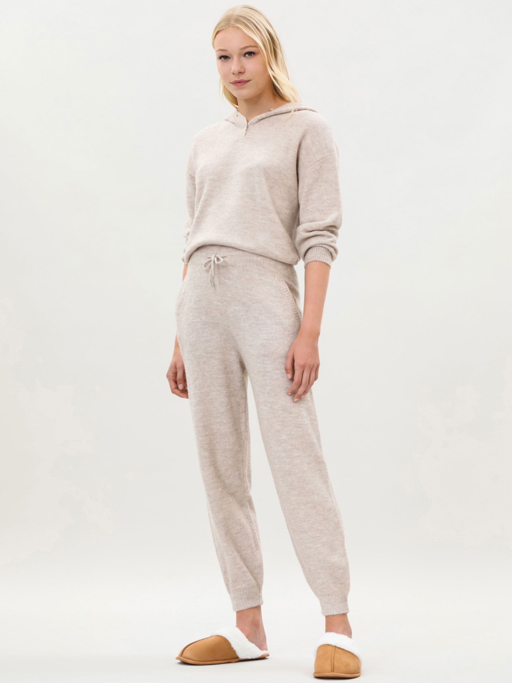 Pantalón de punto - PUNTO - TODA LA COLECCIÓN - MUJER - | Lefties ESPAÑA
