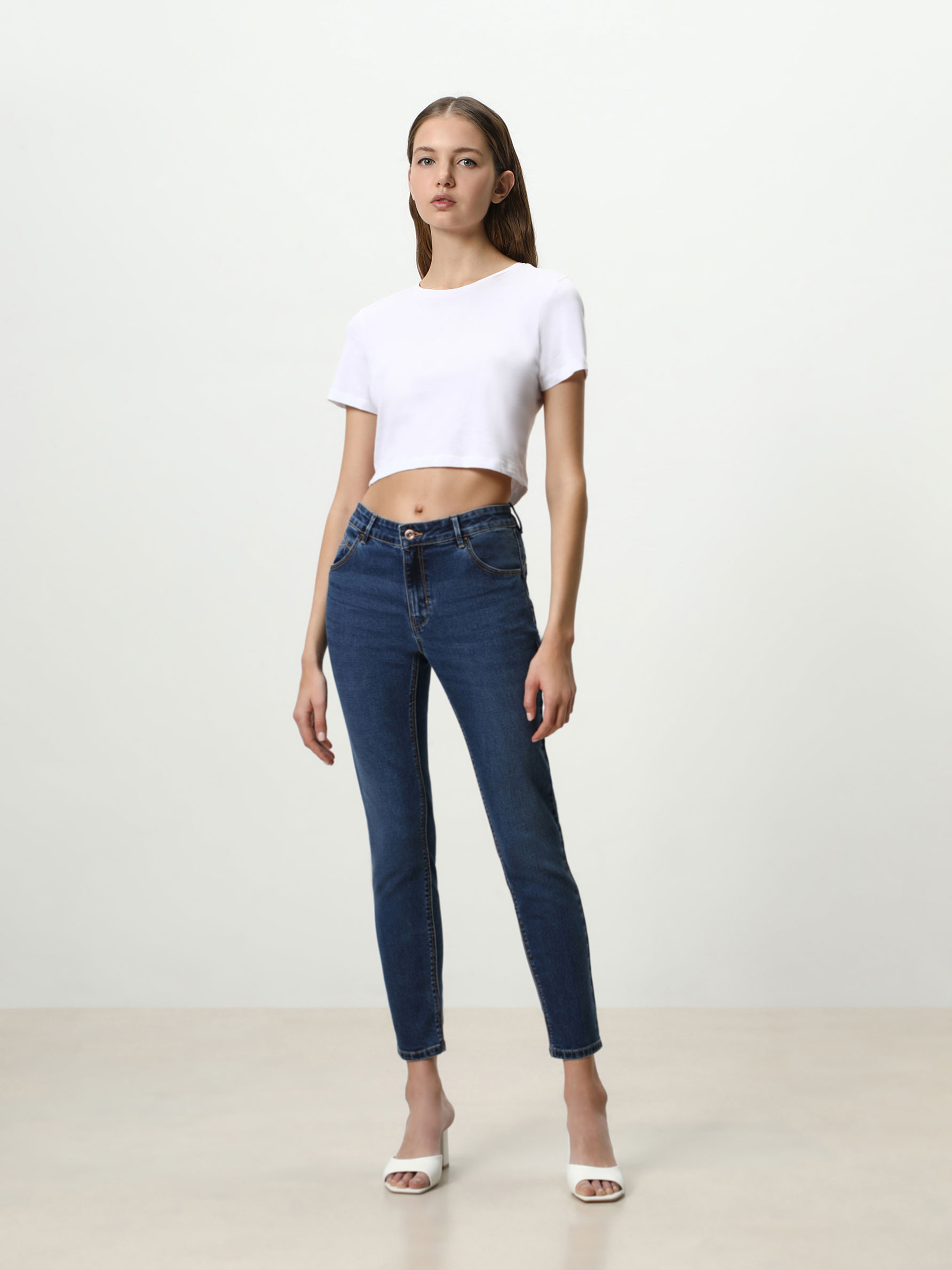 Push-up jeans - Jeans - DENIM - THE ENTIRE COLLECTION - WOMAN - | Lefties  Israel