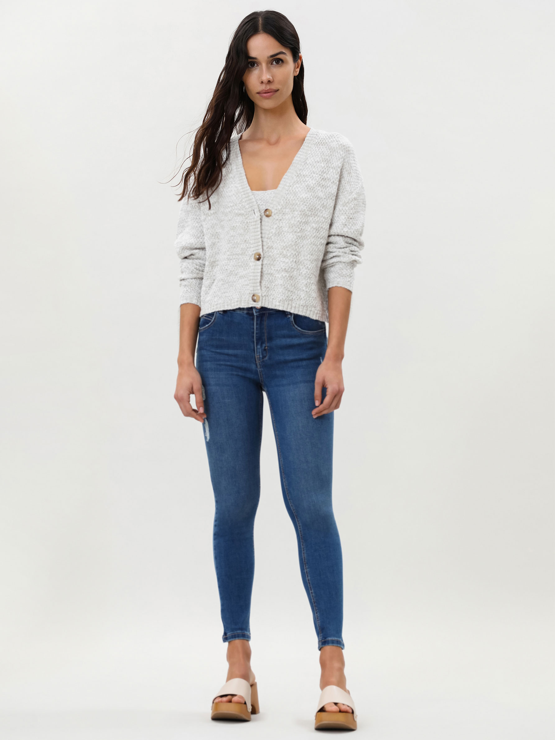 Cómo combinar un pantalón de pata ancha beige en otoño - Marta Barcelona  Style