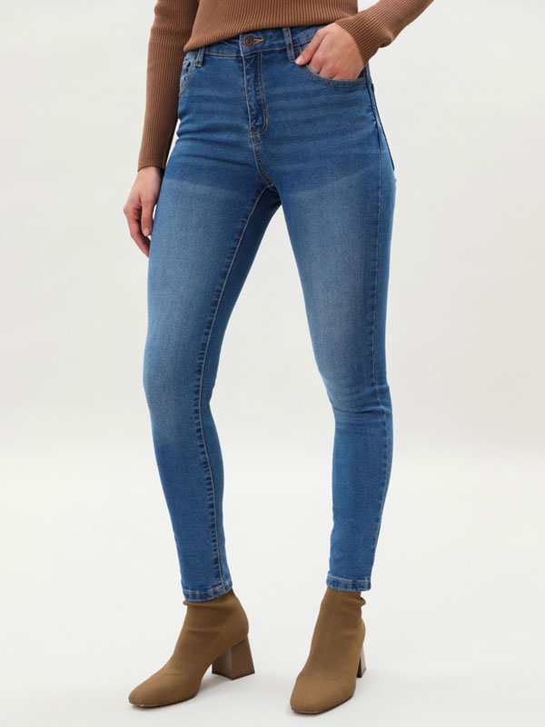Vaqueros skinny de mujer | Lefties Nueva Colección
