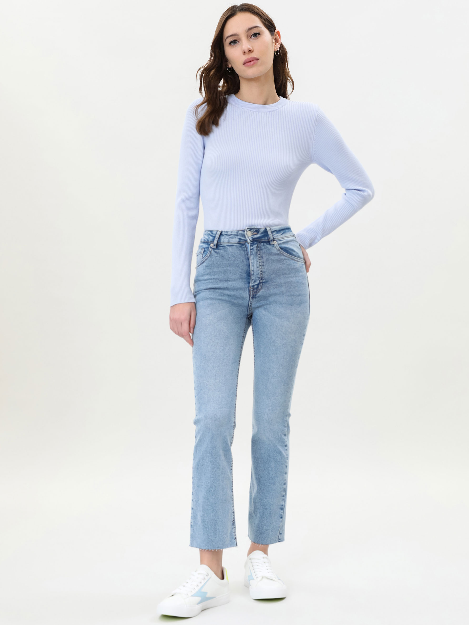 Jeans flare crop - Mujer | Mango España