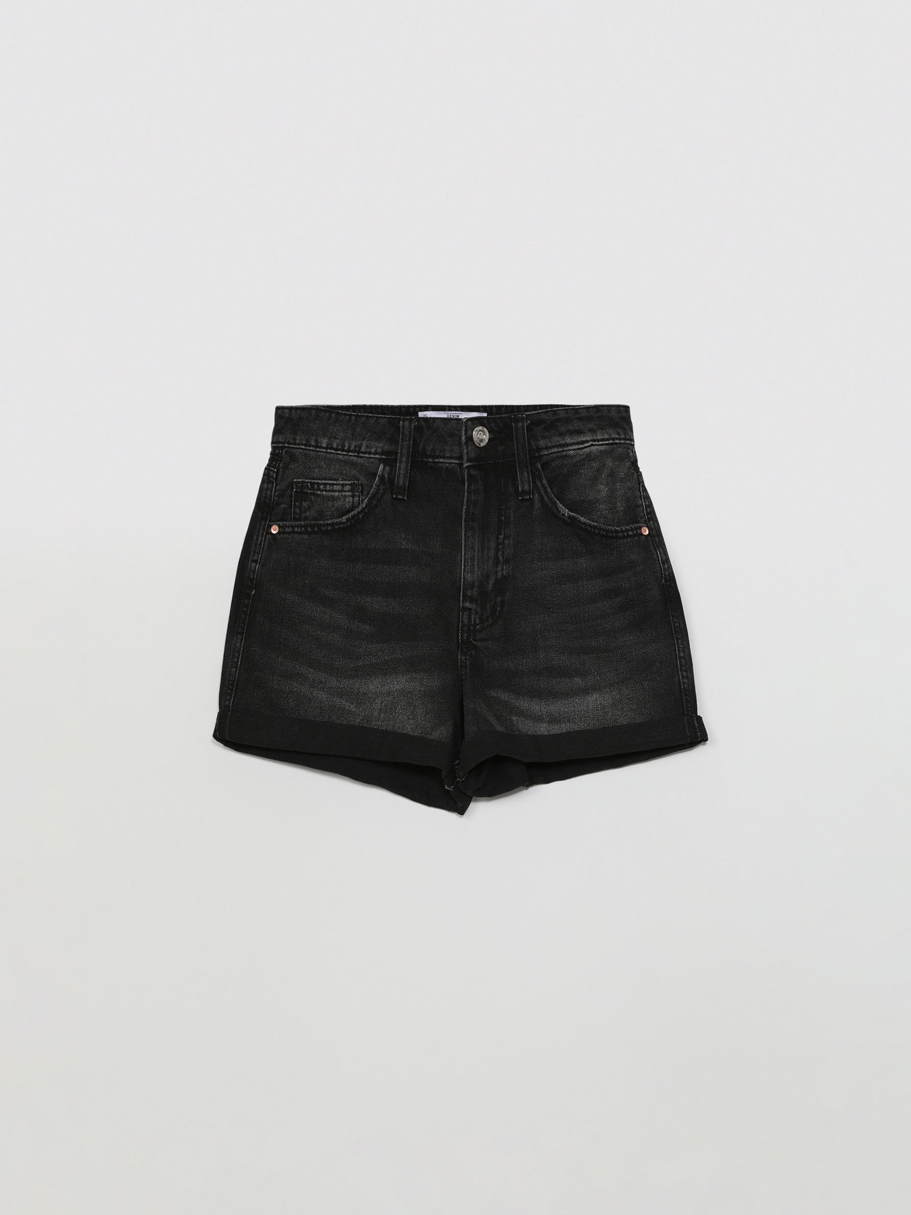 Mom fit denim shorts - JEANS - THE ENTIRE COLLECTION - WOMAN - | Lefties  Mexico