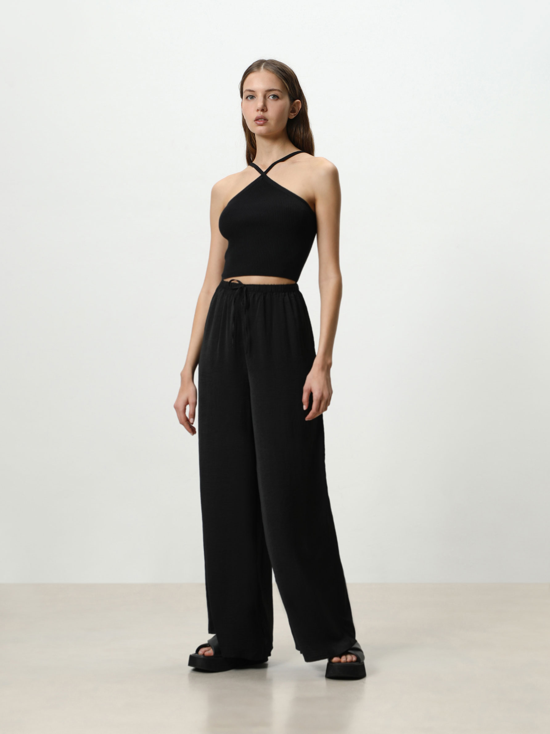 Palazzo fluido - Pantalones Jogger - PANTALONES - TODA LA COLECCIÓN - MUJER  - | Lefties ESPAÑA