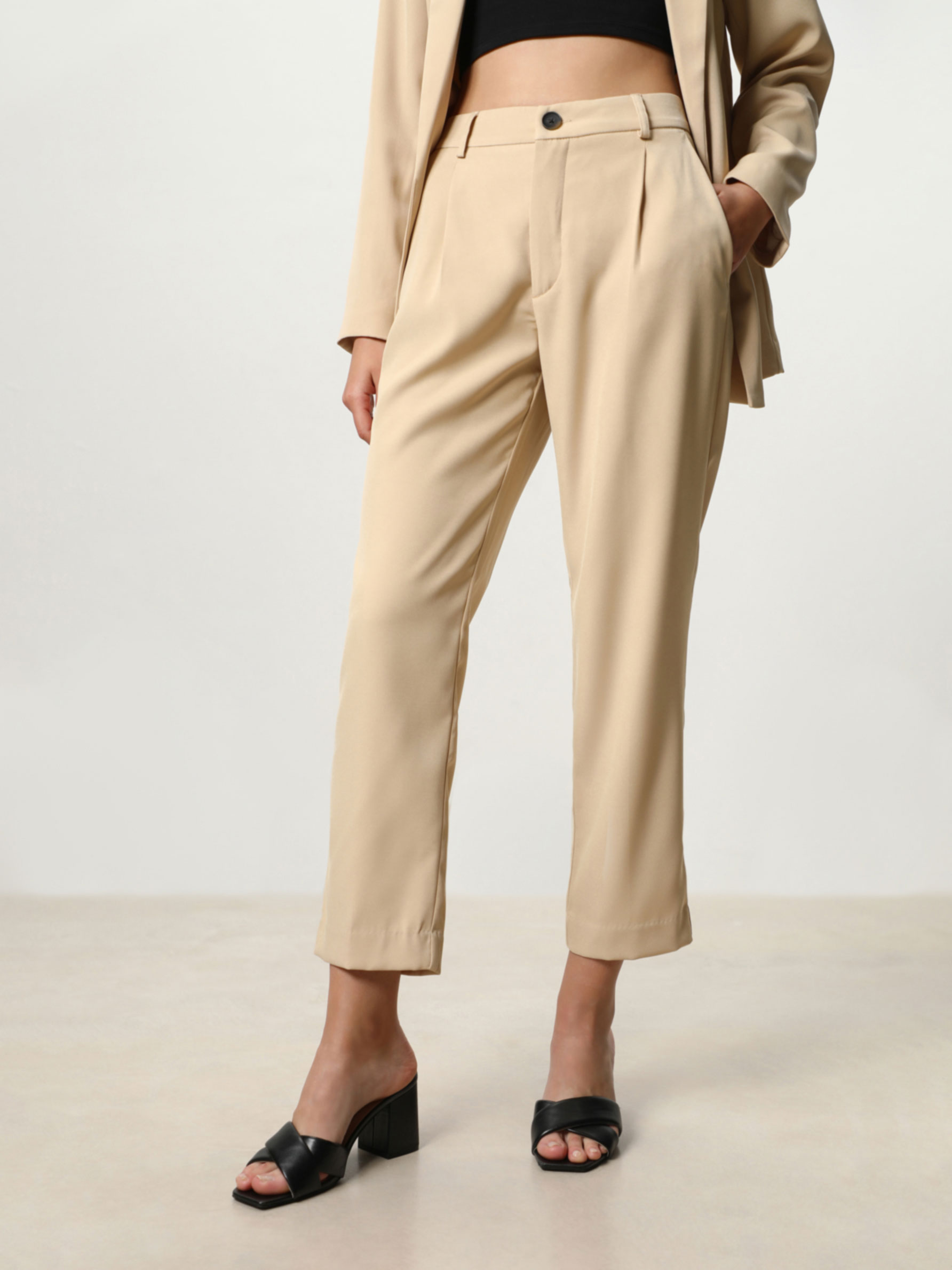Pantalón de tiro alto - Pantalones Vestir - PANTALONES - TODA LA COLECCIÓN  - MUJER - | Lefties ESPAÑA