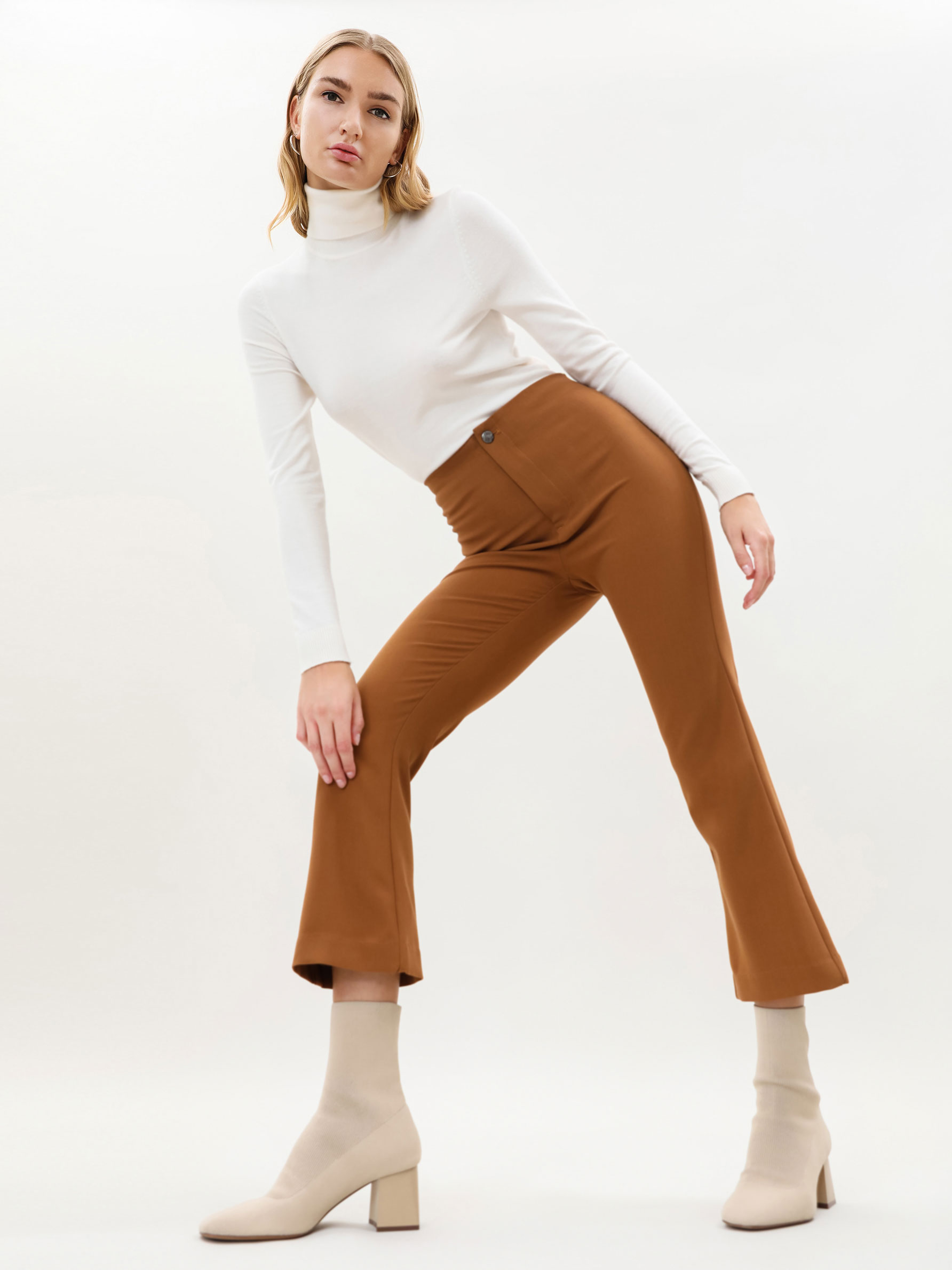 Pantalón mini flare - PANTALONES - TODA LA COLECCIÓN - MUJER - | Lefties  ESPAÑA
