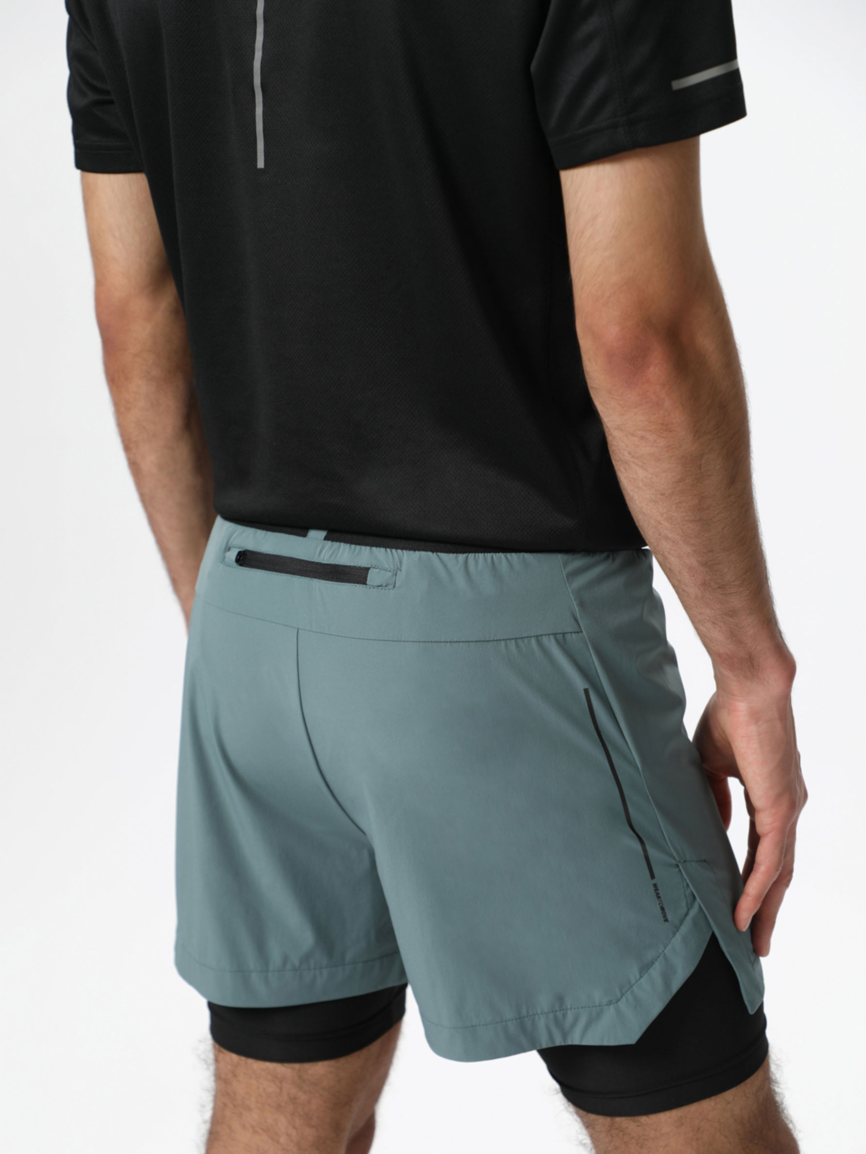 Sports shorts with short leggings 