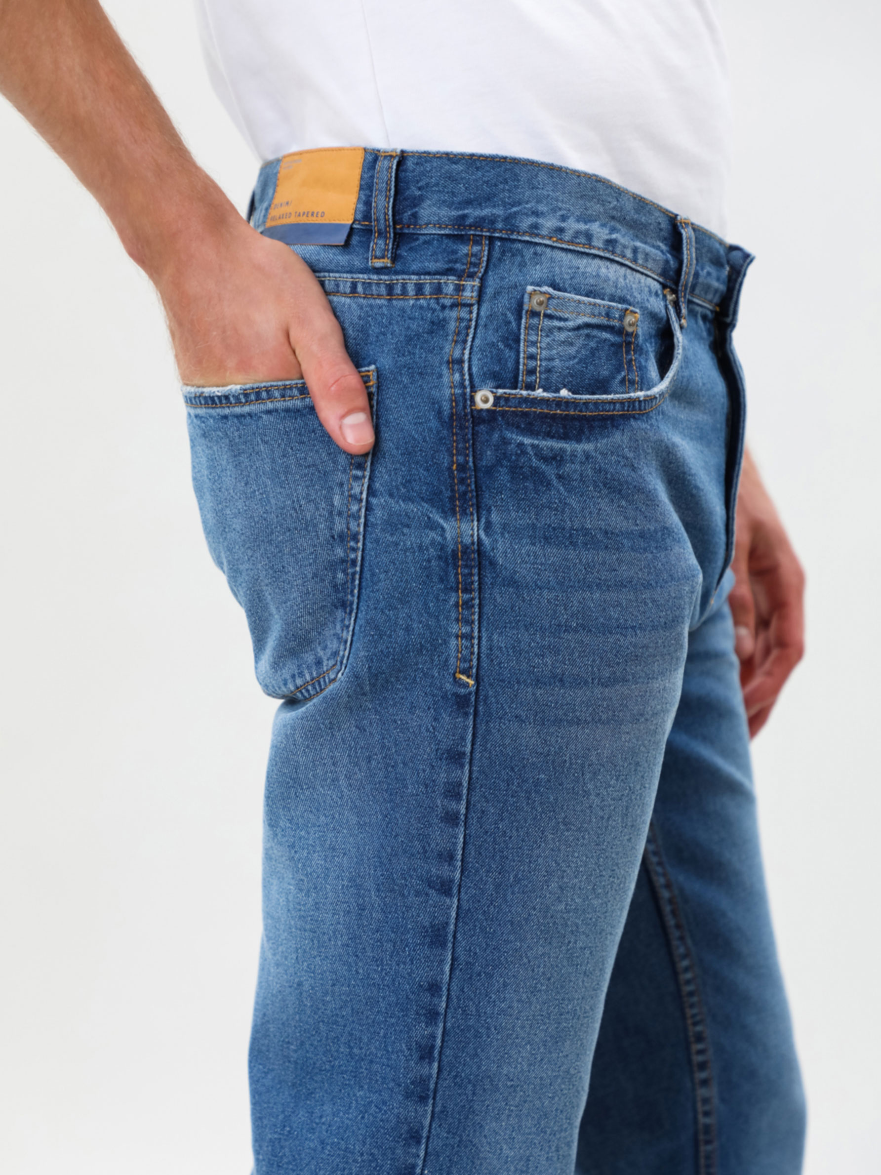 Relaxed fit tapered jeans - DENIM - THE 