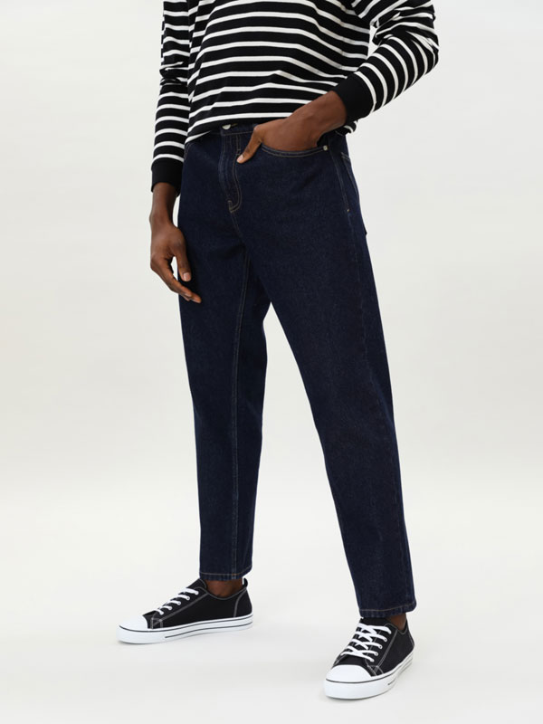 Relaxed fit tapered jeans
