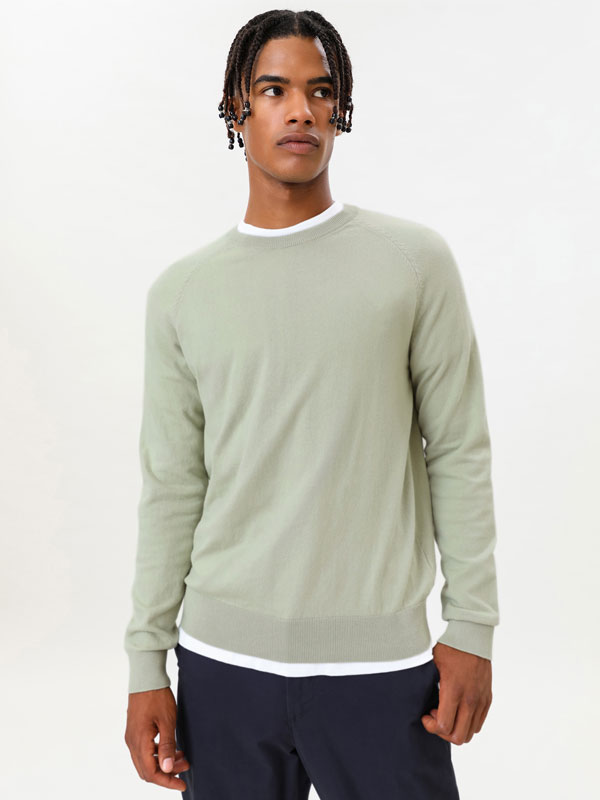 Basic round neck sweater