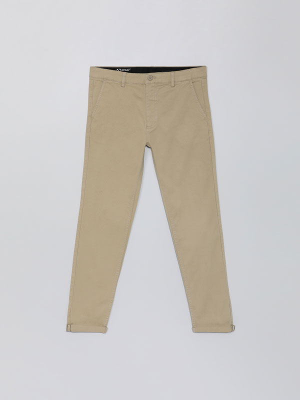 Pantalones chinos de hombre | Lefties Nueva Colección