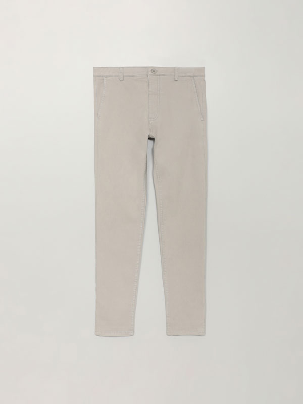 Pantalón chino comfort skinny - Pantalones Chinos - PANTALONES - TODA LA  COLECCIÓN - HOMBRE - | Lefties ESPAÑA