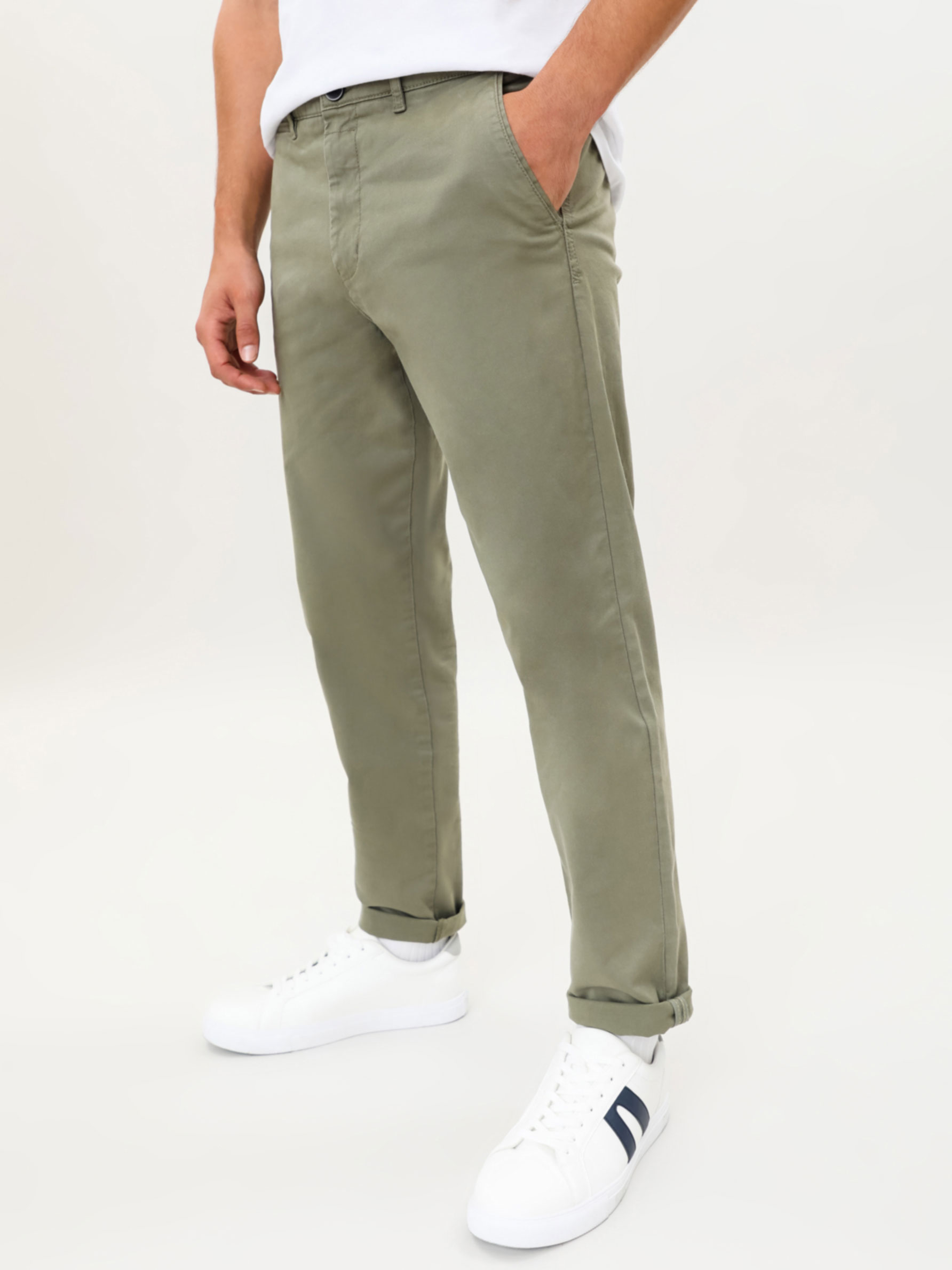 Pantalón chino comfort slim - Pantalones Chinos - PANTALONES - TODA LA  COLECCIÓN - HOMBRE - | Lefties España (Canarias)