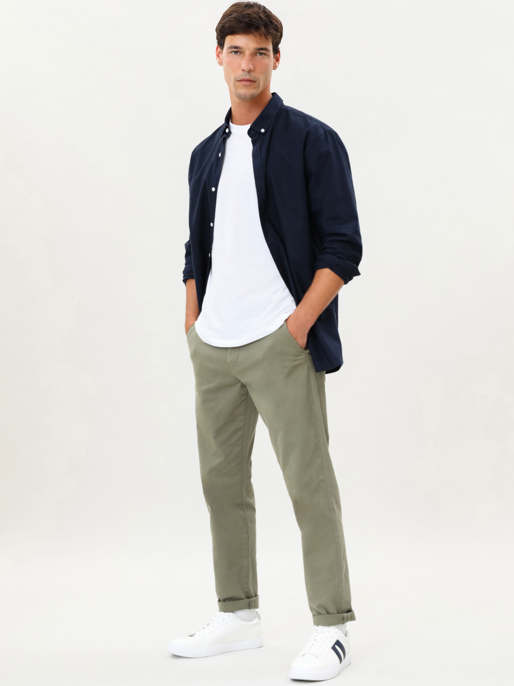 Pantalón chino comfort slim - Pantalones Chinos - PANTALONES - TODA LA  COLECCIÓN - HOMBRE - | Lefties España (Canarias)