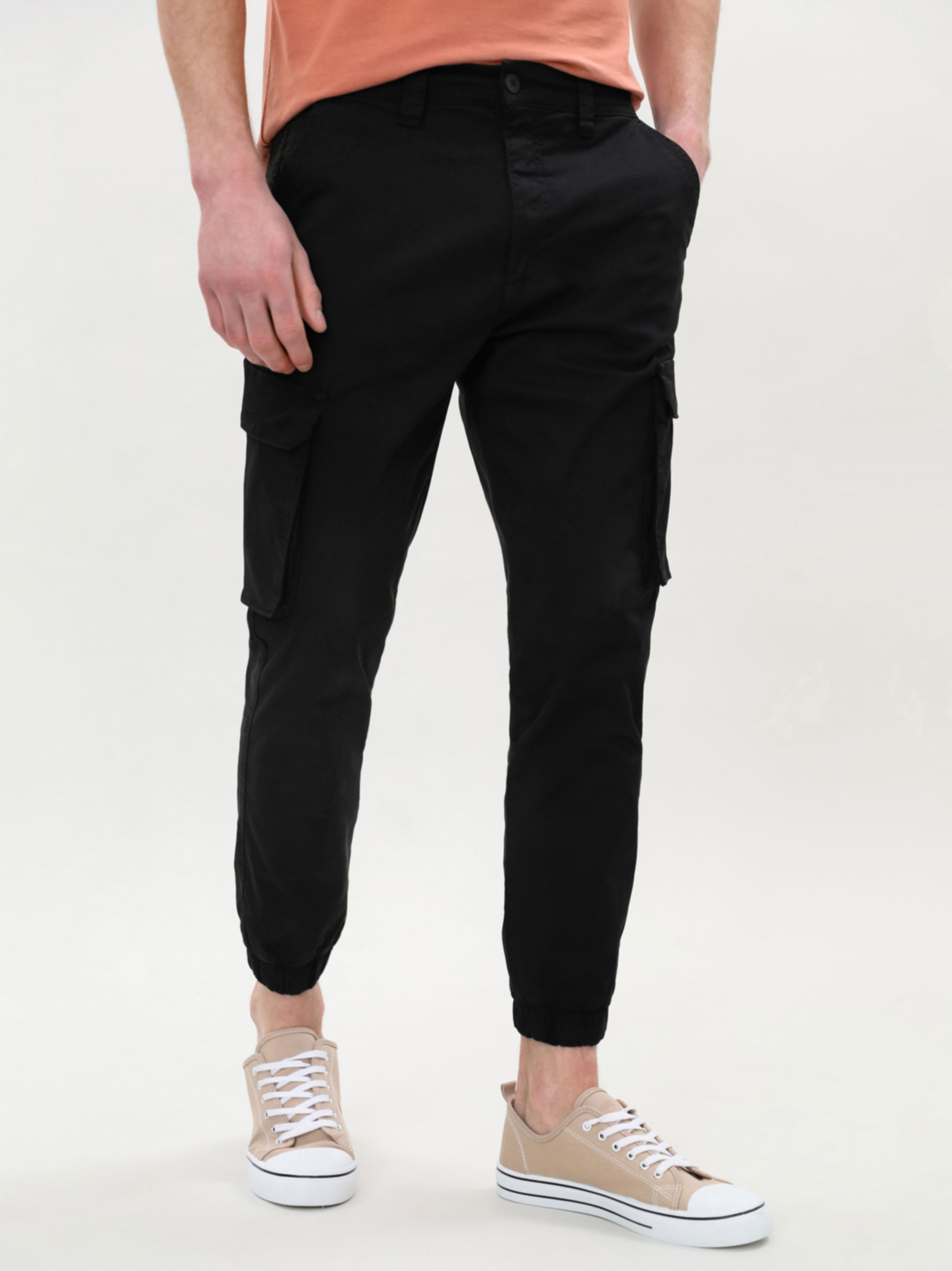 Pantalón jogger cargo - Pantalones Básicos - PANTALONES - TODA LA COLECCIÓN  - HOMBRE - | Lefties Mexico