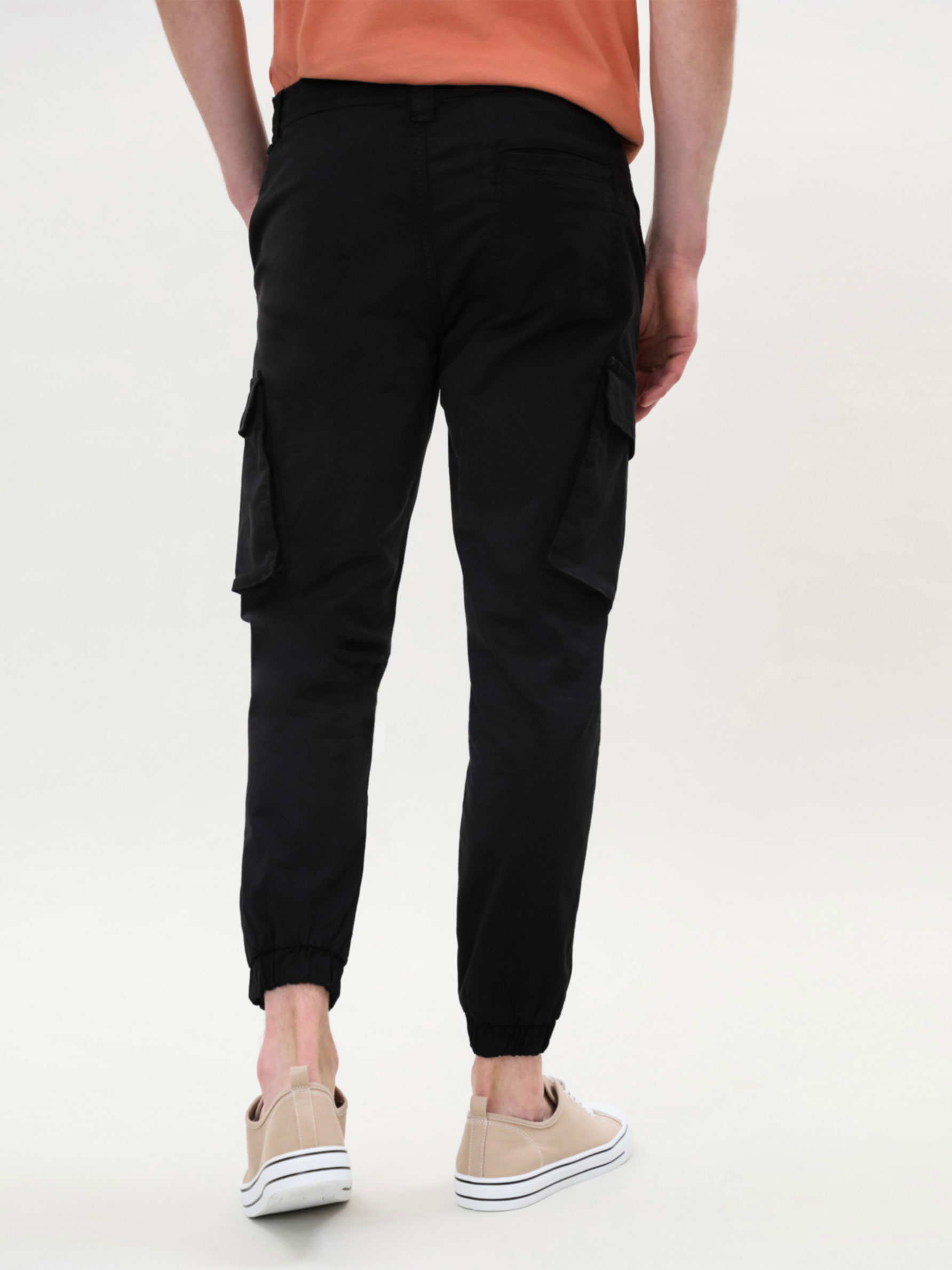 Pantalón jogger cargo - Pantalones Básicos - PANTALONES - TODA LA COLECCIÓN  - HOMBRE - | Lefties Mexico