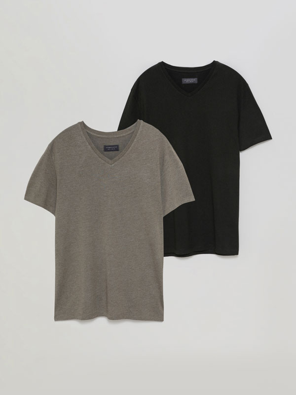 Pack of 2 basic V-neck T-shirts