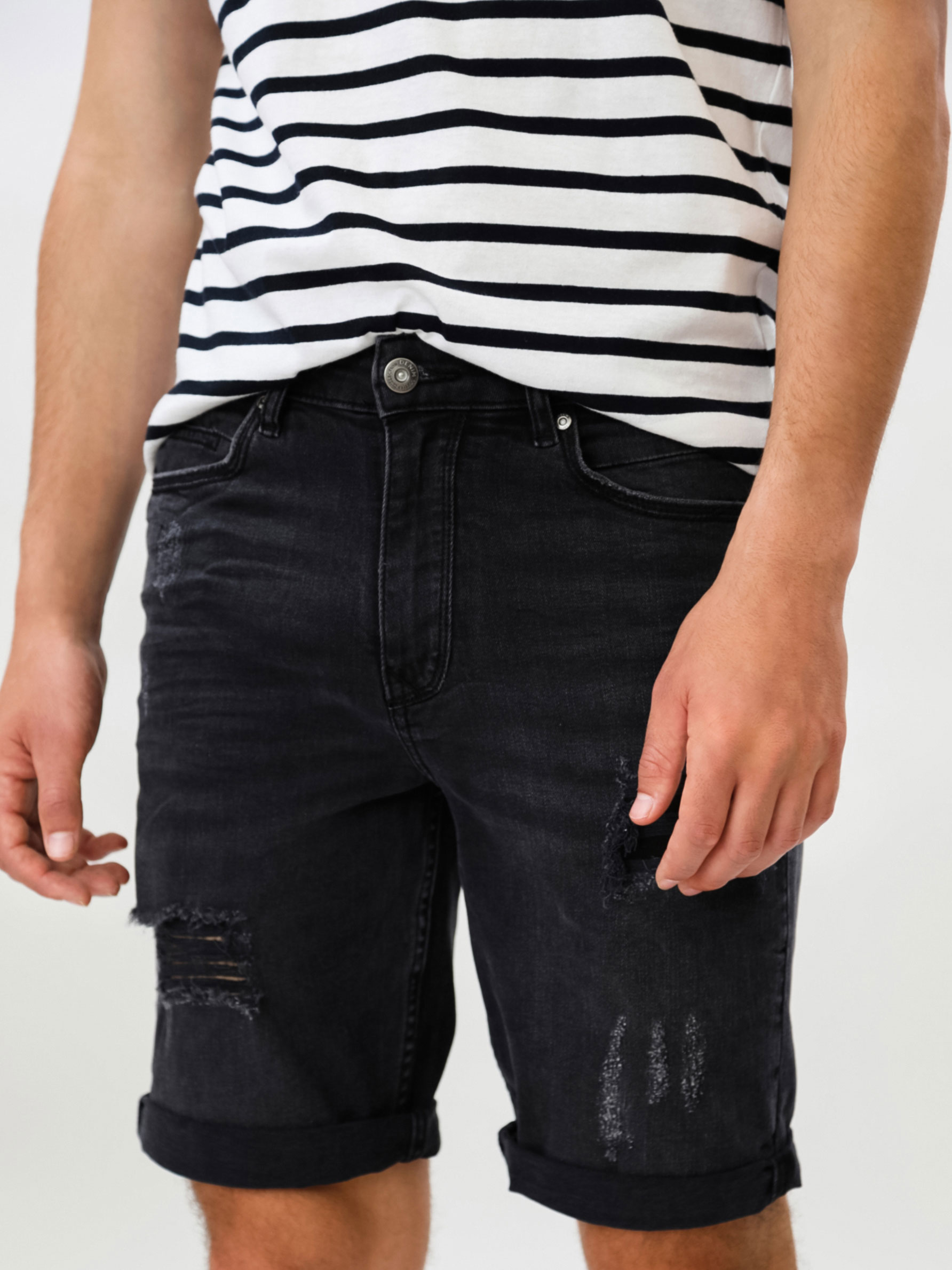 Comfort Slim ripped Bermuda shorts 