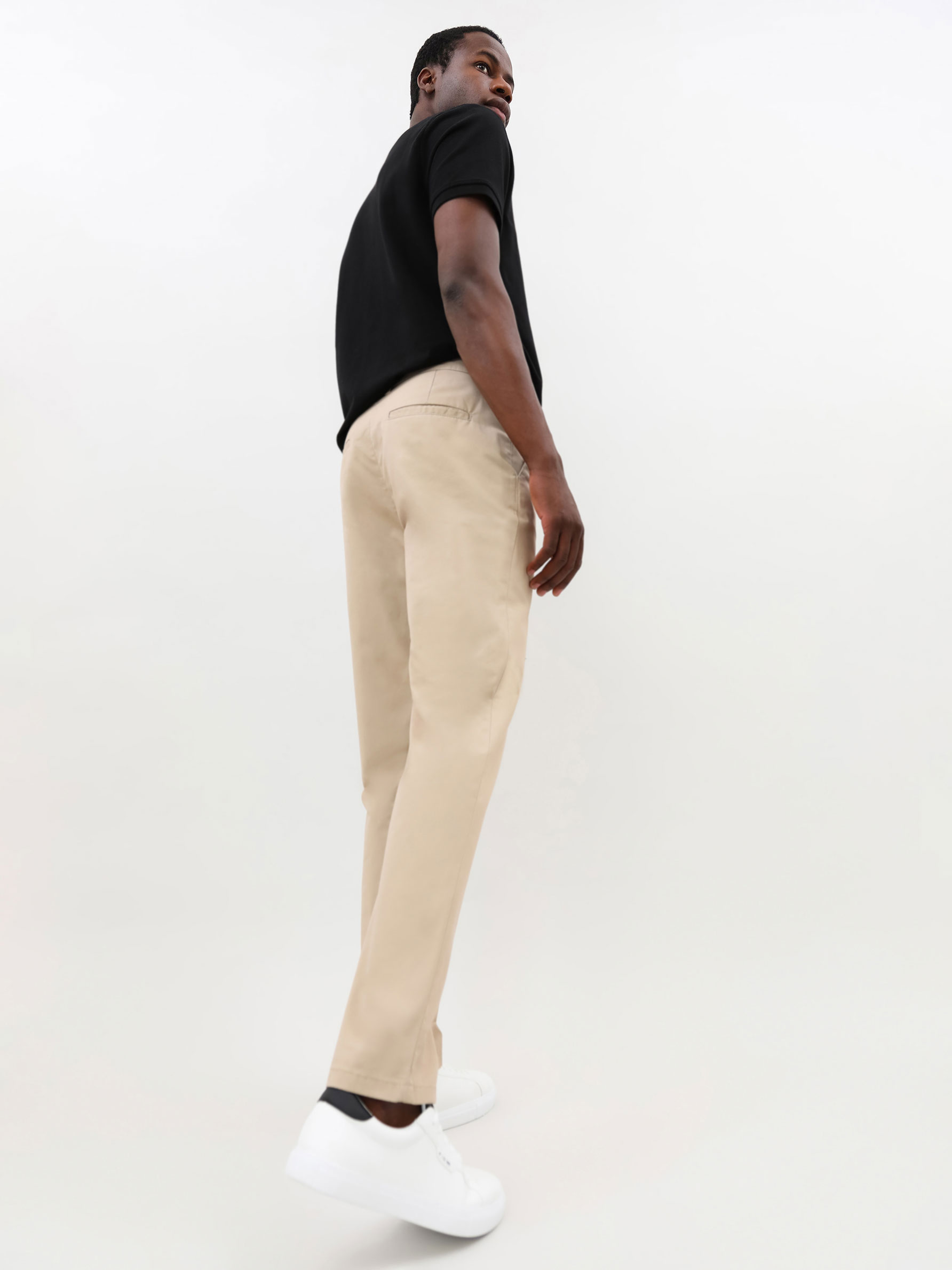 Pantalón Chino Regular Fit - Pantalones Chinos - PANTALONES - TODA LA  COLECCIÓN - HOMBRE - | Lefties Mexico