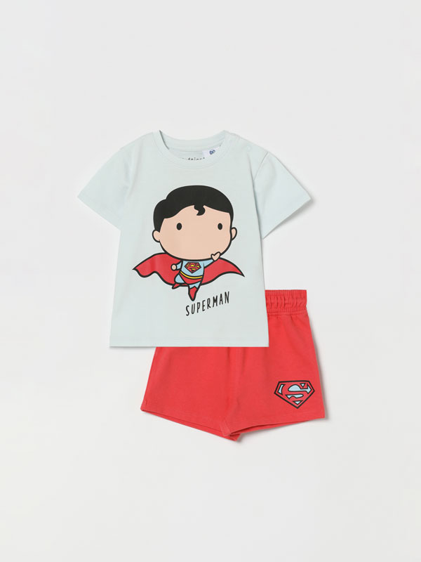 Conjunto de t-shirt e calções bermuda estampados do Superman ©DC