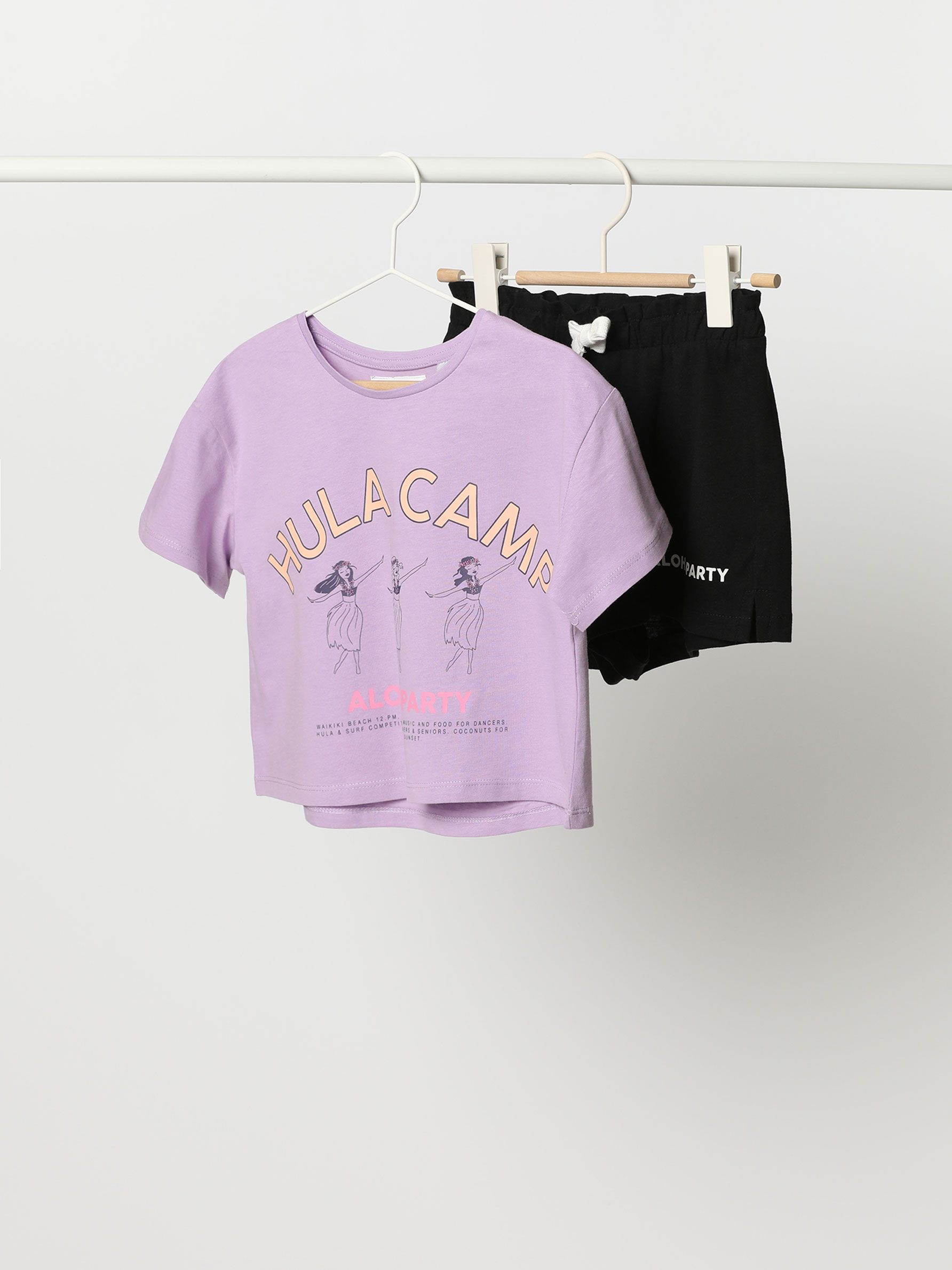 Cropped T-shirt and printed shorts set 
