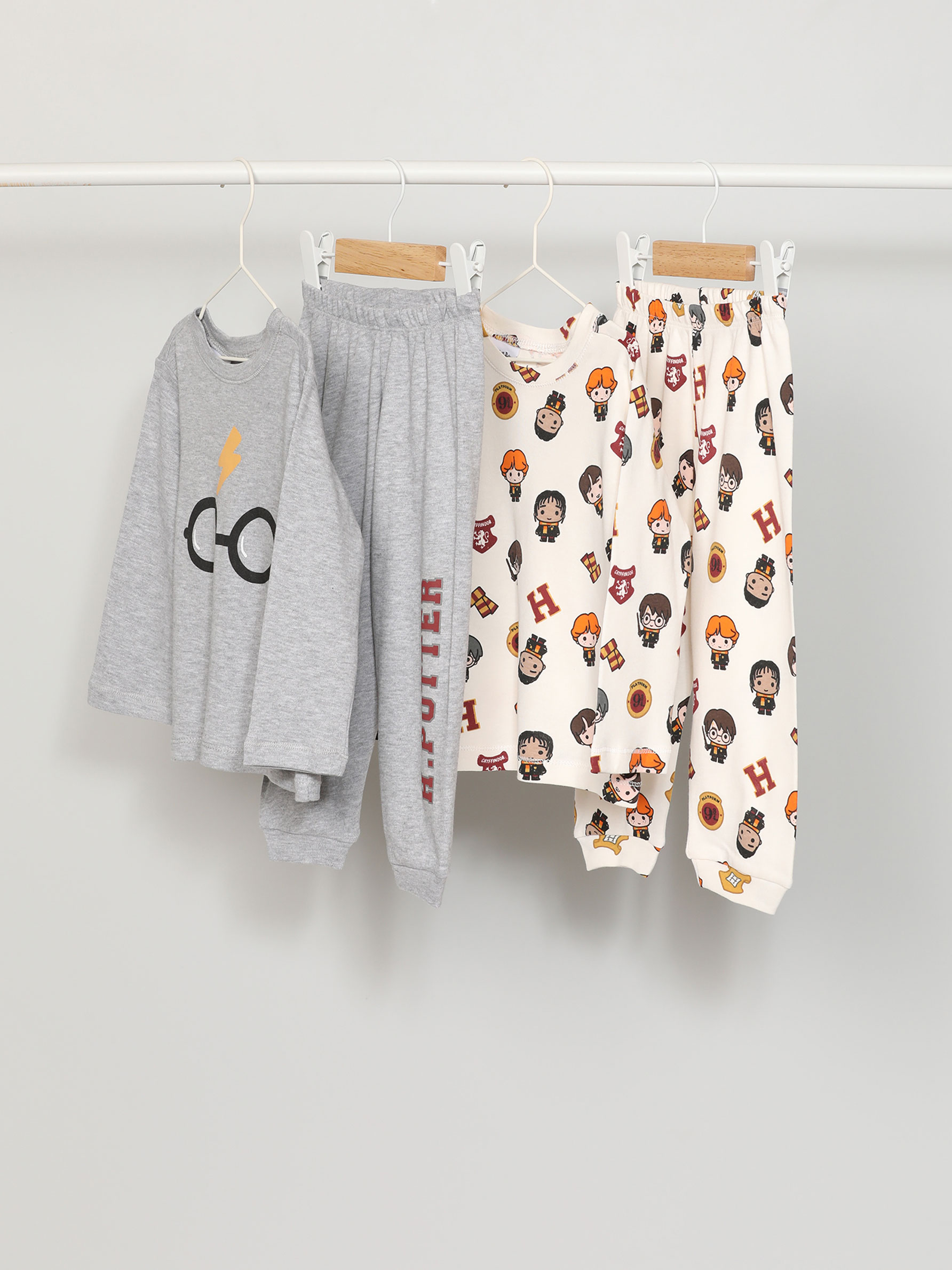 Pack de 2 conjuntos de pijamas con estampado Harry Potter © \u0026™ WARNER BROS  - Packs Pijamas - PACKS - TODA LA COLECCIÓN - BEBÉ NIÑO | 0 - 4 años -  NIÑOS - | Lefties ESPAÑA