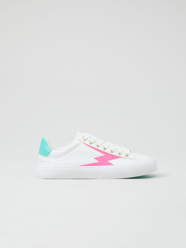 Sneakers with multicoloured detail